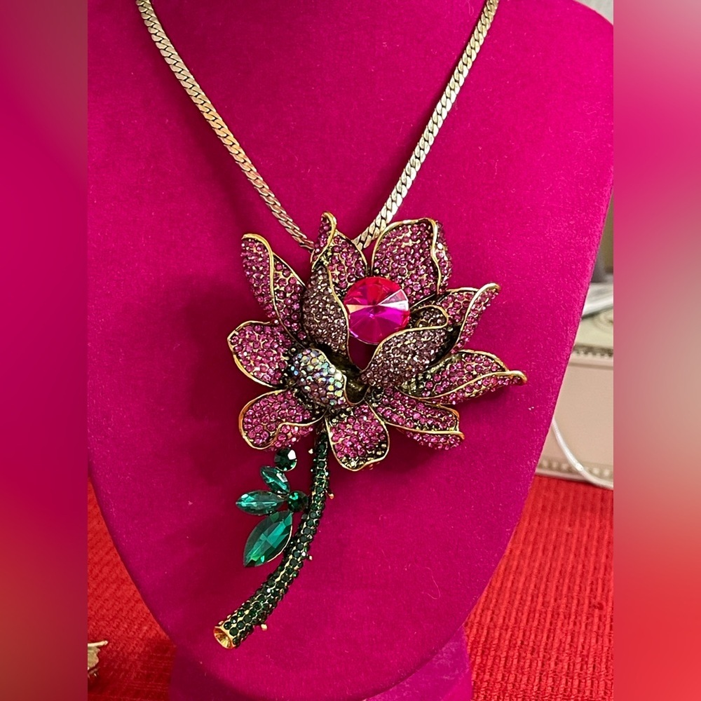Statement glass rhinestone flower necklace
